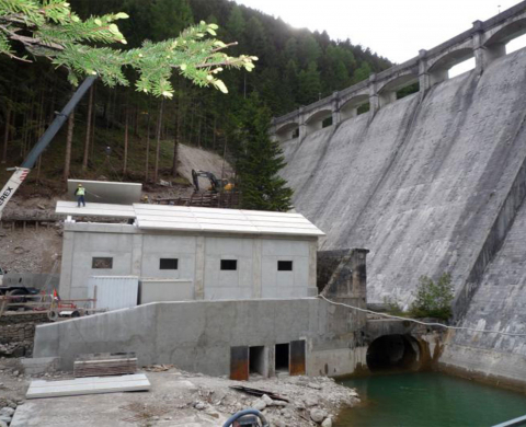 Edificio prefabbricato per nuova centrale idroelettrica